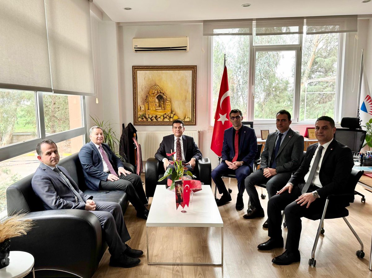 KiziltepeKymlk's tweet photo. KAYMAKAMIMIZ ABDULLAH ŞAHİN MARDİN BAHÇEŞEHİR KOLEJİNİ ZİYARET ETTİ

📍Mardin Bahçeşehir Koleji

Kaymakamımız Abdullah ŞAHİN, İlçe Milli Eğitim Müdürü Abdulkadir GÜMÜŞ ve SYDV Müdürü Alaaddin ÖZEL ile birlikte Mardin Bahçeşehir Koleji'ni ziyaret etti. 

Kaymakamımız Abdullah ŞAHİN, Kampüs Müdürü Ömer BOZ, Lise Müdür Yardımcısı Cevat BİKİÇ ve İlkokul Müdür Yardımcısı Alper ÇAKMAK’tan okulumuzla ve kıymetli çocuklarımızın eğitim durumlarıyla ilgili bilgiler alarak kendileriyle istişarelerde bulundu. 

@TC_icisleri
@tcmeb
@Mardin_Valiligi

#mardin #kızıltepe #kızıltepekaymakamlığı #okulziyaretleri #kaymakam #abdullahsahin