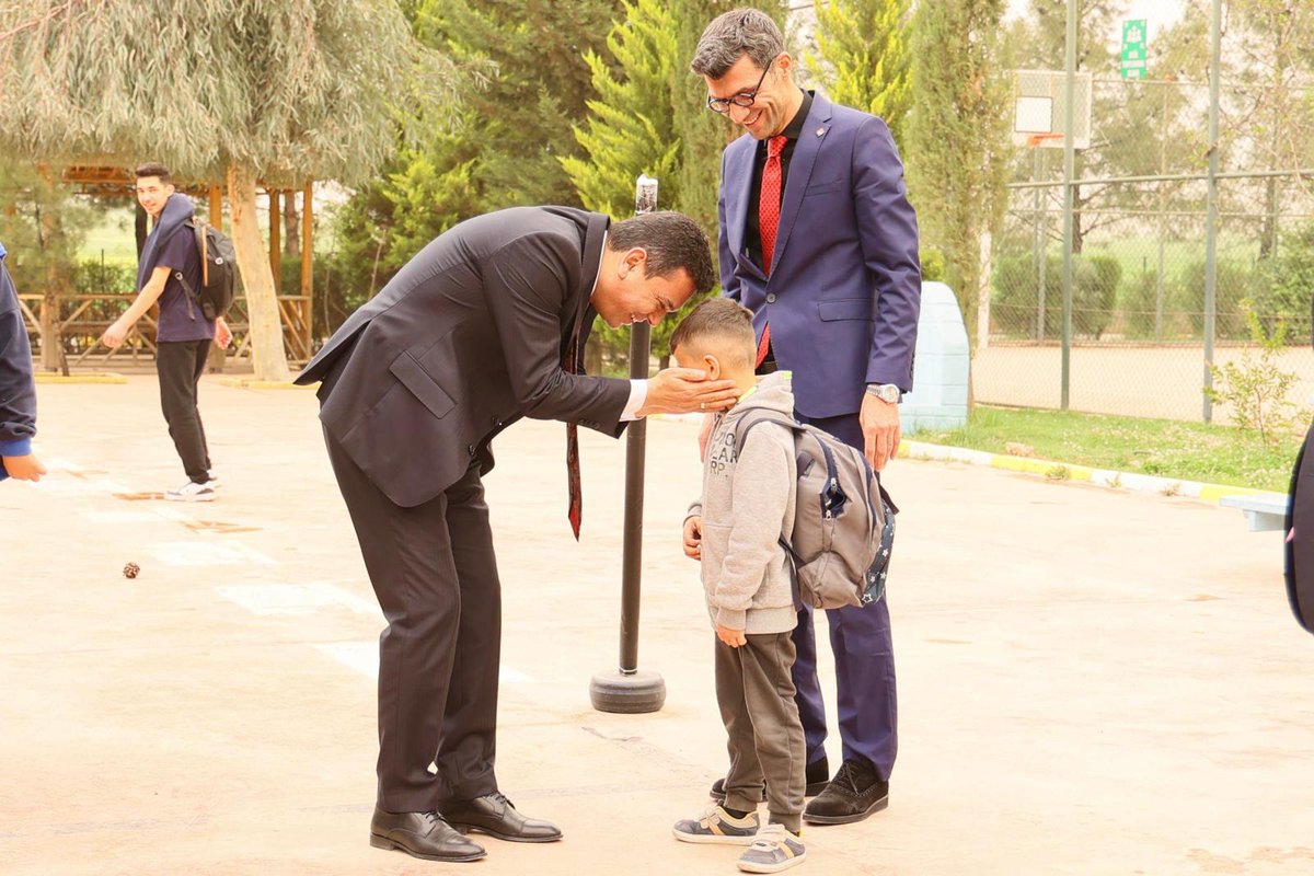 KiziltepeKymlk's tweet photo. KAYMAKAMIMIZ ABDULLAH ŞAHİN MARDİN BAHÇEŞEHİR KOLEJİNİ ZİYARET ETTİ

📍Mardin Bahçeşehir Koleji

Kaymakamımız Abdullah ŞAHİN, İlçe Milli Eğitim Müdürü Abdulkadir GÜMÜŞ ve SYDV Müdürü Alaaddin ÖZEL ile birlikte Mardin Bahçeşehir Koleji'ni ziyaret etti. 

Kaymakamımız Abdullah ŞAHİN, Kampüs Müdürü Ömer BOZ, Lise Müdür Yardımcısı Cevat BİKİÇ ve İlkokul Müdür Yardımcısı Alper ÇAKMAK’tan okulumuzla ve kıymetli çocuklarımızın eğitim durumlarıyla ilgili bilgiler alarak kendileriyle istişarelerde bulundu. 

@TC_icisleri
@tcmeb
@Mardin_Valiligi

#mardin #kızıltepe #kızıltepekaymakamlığı #okulziyaretleri #kaymakam #abdullahsahin