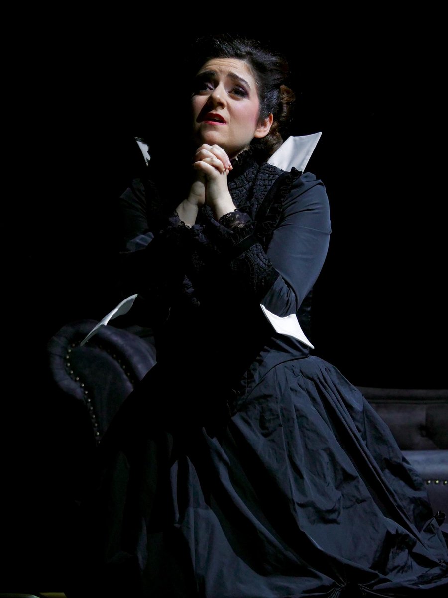 MariaMiroM's tweet photo. Hoy estrenamos La Regenta de Marisa Manchado y Amelia Valcárcel, con dirección musical de @jordifrances y escena de #barbaralluch en el Festival de Teatro Lírico Español de Oviedo @culturaoviedo @OFIL_Orquesta Muy feliz de interpretar a Ana Ozores en Vetusta! Toi, toi, toi!! 🍀❤ https://t.co/g5FiVnfXB3