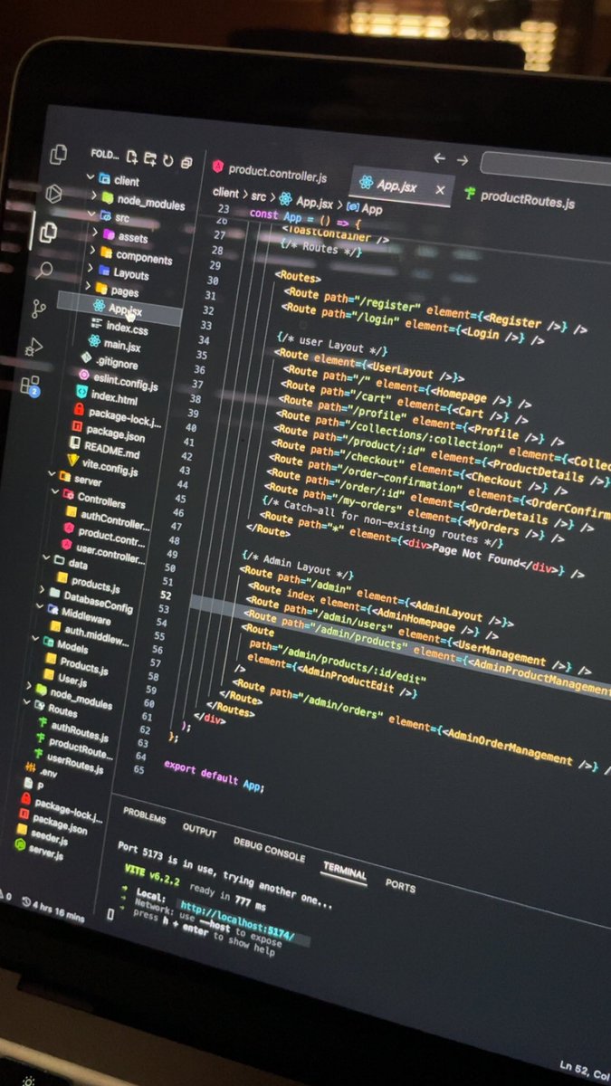 abolorreeeee's tweet image. I write clean frontend codes and I solve complex problems too