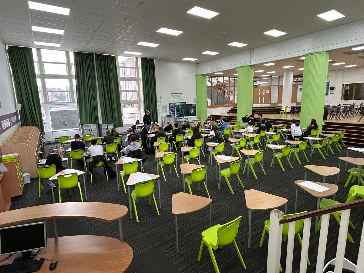 The fantastic dedication of our students continues with another great turn out today for Easter School. Well done to Y11 and Y13 students and thanks to our teachers. 

Picture below is of our Psychology students receiving a lecture. 

🖤💚

#WeAreBlackandGreen
