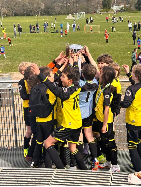 Camden Town Youth FC Cup U9s winners at Regents Park #Pitchero
camdentownyouthfc.com/news/camden-to…