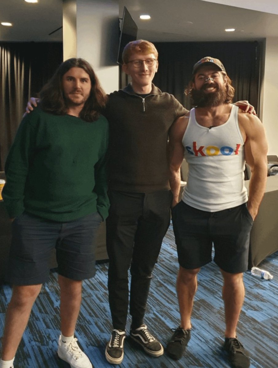NicooSvane's tweet image. Last year I spent a whole day with Alex Hormozi &amp;amp; Sam Ovens in Vegas.

Knowledge bombs left, right and center
I got 4 job offers (age 22, no college)
Earned over $54,000

Here&apos;s how I blew their mind to earn my invitation without being a big shot (and a lesson so you can too):