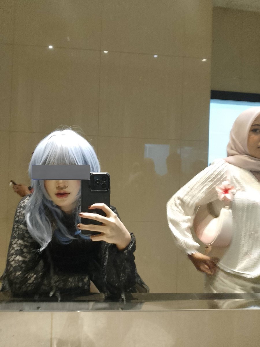 bluuehaired tweet picture