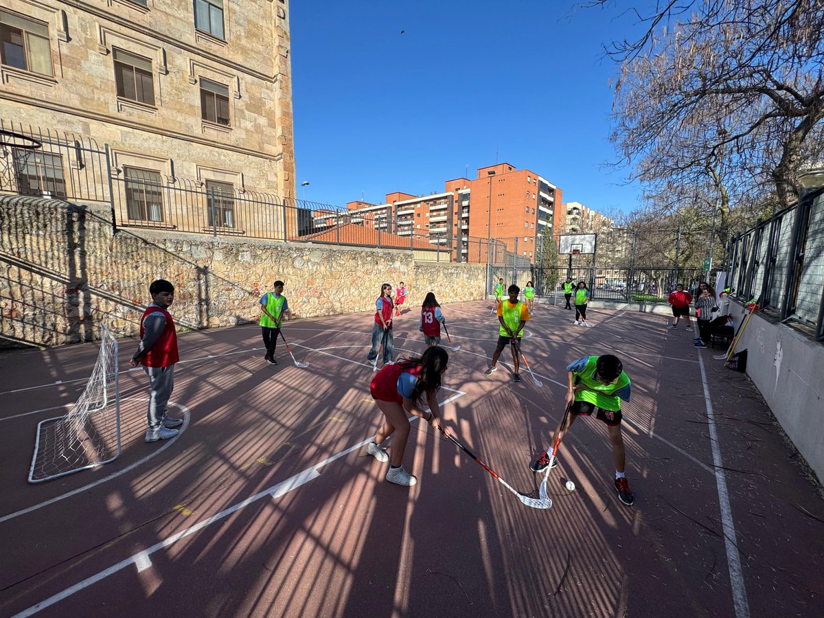 AsprodesSalaman's tweet photo. 🏃‍🎽 El Club Deportivo Adas en la calle por la Educación Física 🎽🏃‍♂

Hoy el Club Deportivo Adas ha tenido el placer de participar en una jornada muy especial organizada por el @aytoSalamanca  y el @iesfrayluis  
con motivo del Día de la Educación Física en la Calle. https://t.co/kV3wQ9RmYE