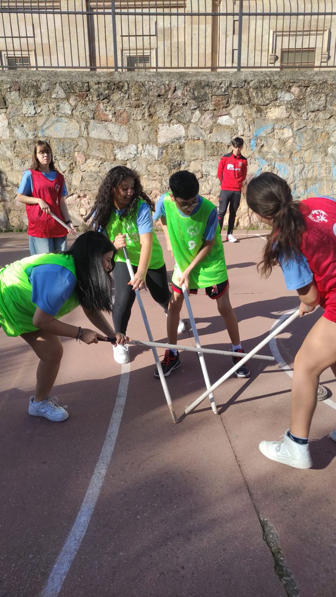 AsprodesSalaman's tweet photo. 🏃‍🎽 El Club Deportivo Adas en la calle por la Educación Física 🎽🏃‍♂

Hoy el Club Deportivo Adas ha tenido el placer de participar en una jornada muy especial organizada por el @aytoSalamanca  y el @iesfrayluis  
con motivo del Día de la Educación Física en la Calle. https://t.co/kV3wQ9RmYE