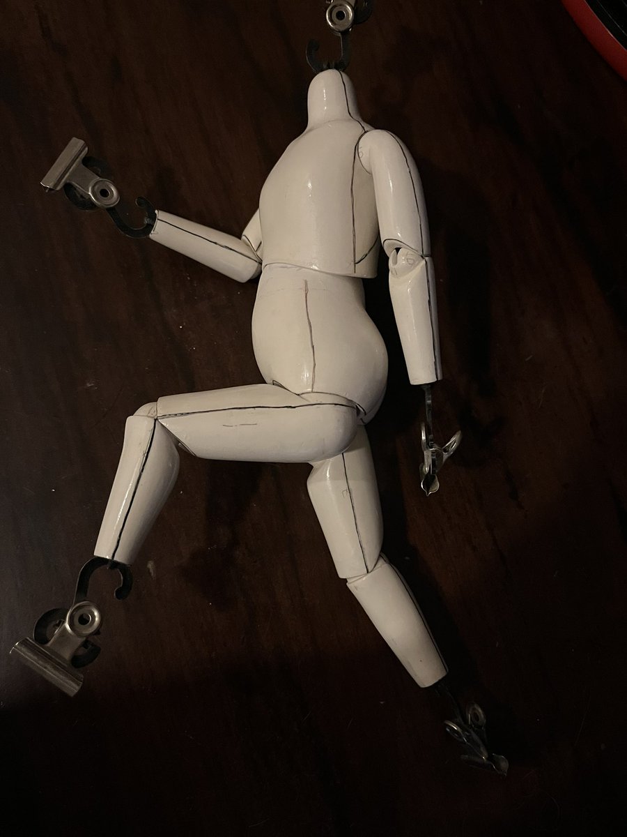 evan_3232's tweet photo. 一応仕上がった球体関節人形のウエスト部分に球入れる修正を加えたり
改装DIYしたり
愛犬の脚カバー作ったり

庭の植え替えもしなくちゃ　だし
４月よりパート仕事も１日1時間増やし
週4から週5 になったりで
ゆっくり昼まで寝るぞ〜！
という日が作れなくなって
毎日やたらと忙しい。 https://t.co/K8xPQiNjaH