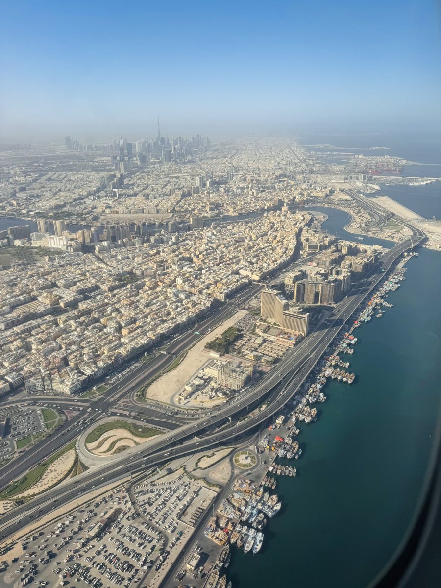 KojoForex's tweet photo. Ghana (Accra)🇬🇭 from the Sky and UAE 🇦🇪 (Dubai) from the sky lol

E go keep!! https://t.co/EPeNyNgLji