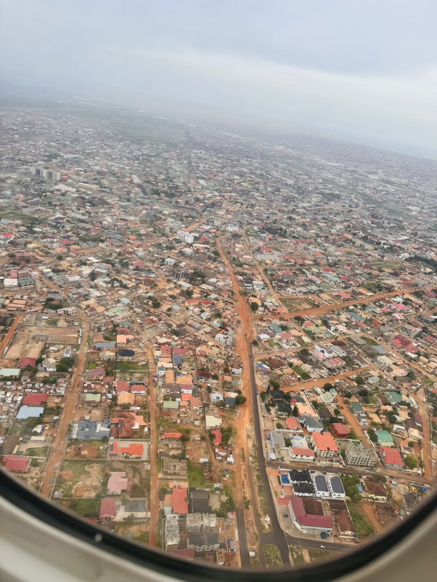 KojoForex's tweet photo. Ghana (Accra)🇬🇭 from the Sky and UAE 🇦🇪 (Dubai) from the sky lol

E go keep!! https://t.co/EPeNyNgLji