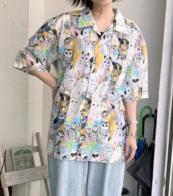 今回も縫製はhimhtsuさん  にお願いいたしました素敵なデザインで仕上げてくださりありがとうございました!涼しげな綿100%のローン生地、いろんな着回しでフクロウ好きアピールぜひho-ho-さんで実物を見てみてくださいね!↑メンズL    ↓レディースM#ホーコレ2025 