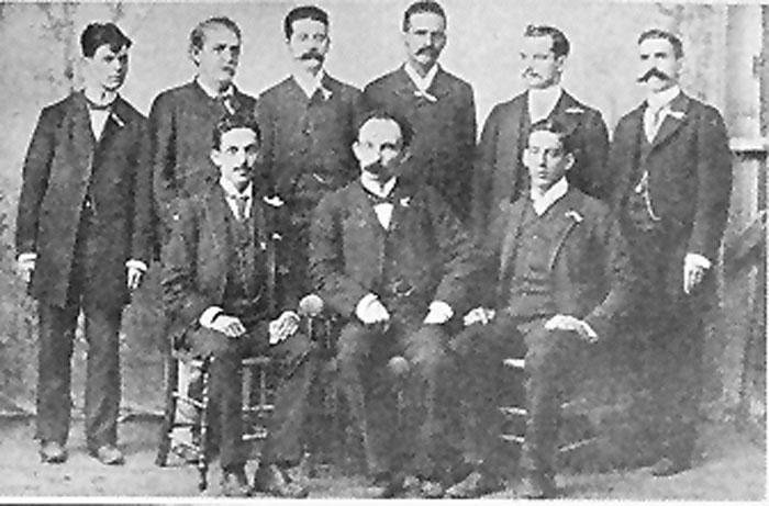 MMarreroCruz's tweet photo. El 10/4/1869 se aprobó en Guáimaro la primera Constitución mambisa puesta en vigor en nuestro país. En igual fecha de 1892, Martí funda el Partido Revolucionario Cubano, para lograr la unidad de las fuerzas y conducir el camino hacia la independencia.

#CubaViveEnSuHistoria https://t.co/iOJubH6pFQ