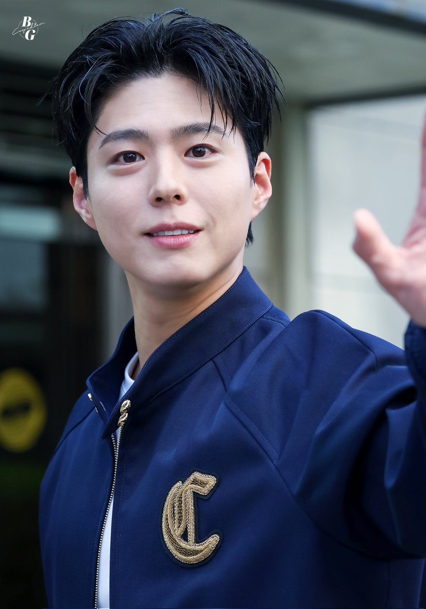 CarpediemB616's tweet photo. 250408 #박보검의칸타빌레 출근길
꽃놀이 가요🌸🎶✨️
@BOGUMMY
#박보검 #ParkBoGum #더시즌즈 https://t.co/wmha5NRVY0