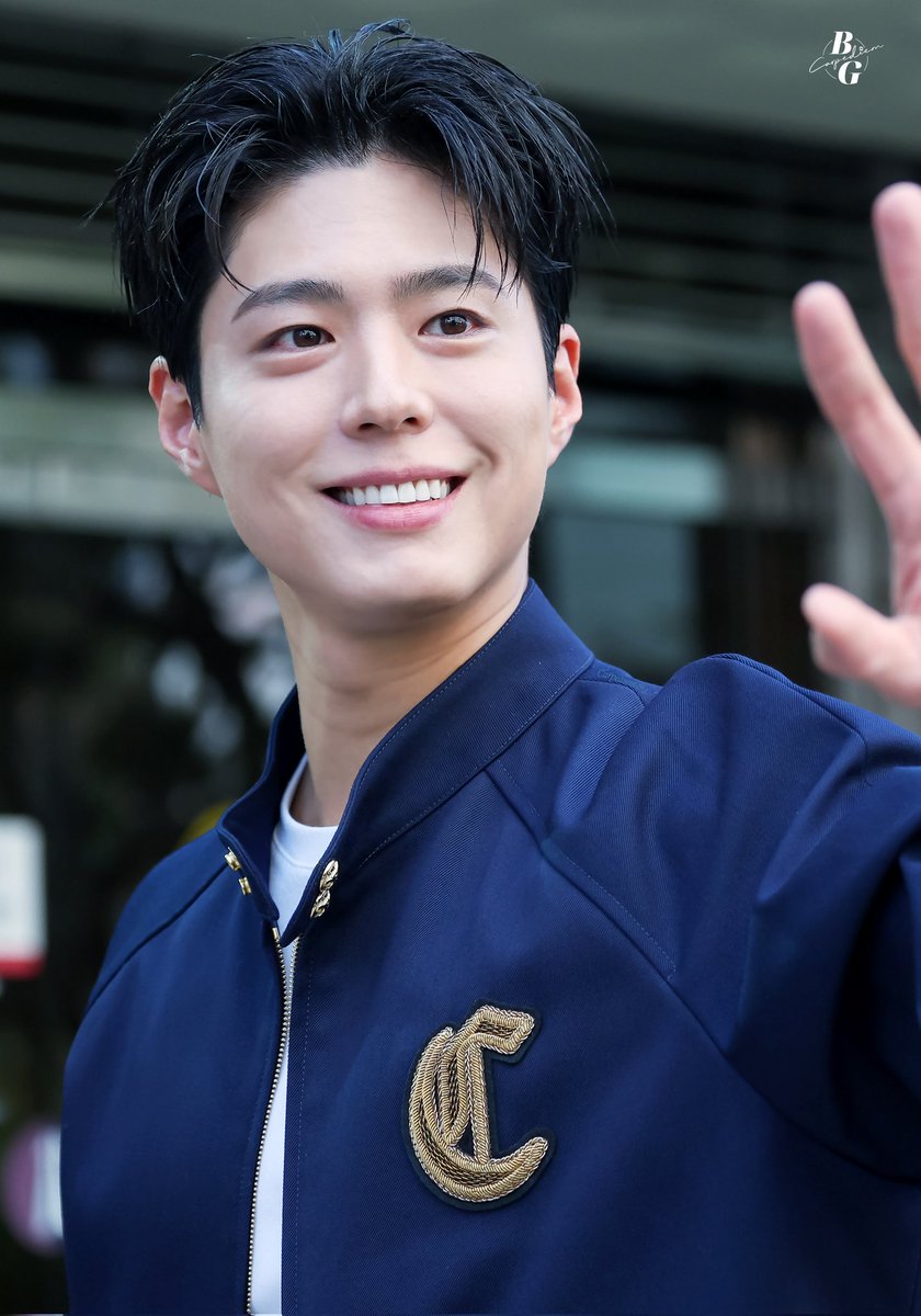 CarpediemB616's tweet photo. 250408 #박보검의칸타빌레 출근길
꽃놀이 가요🌸🎶✨️
@BOGUMMY
#박보검 #ParkBoGum #더시즌즈 https://t.co/wmha5NRVY0