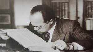 Bu memlekette sağcı solcu yoktur, ilerici gerici yoktur; bu memlekette namuslular ve namussuzlar vardır. Sen namuslulardan ol. 

Cemil Meriç