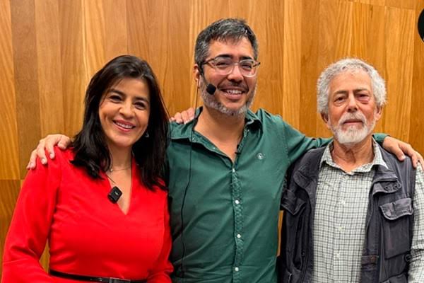 CharitoABC's tweet photo. Con un audio la corrupta socia del IDL Susana Villarán se bajó a Lourdes Flores en la campaña municipal,con un audio"de la DEA"Clara Elvira se tumbó a Keiko en la campaña presidencial,con audios se bajaron el CNM,ese es el modus operandi de la #MafiaCaviar #Chuponea https://t.co/CoI3JxtTwL