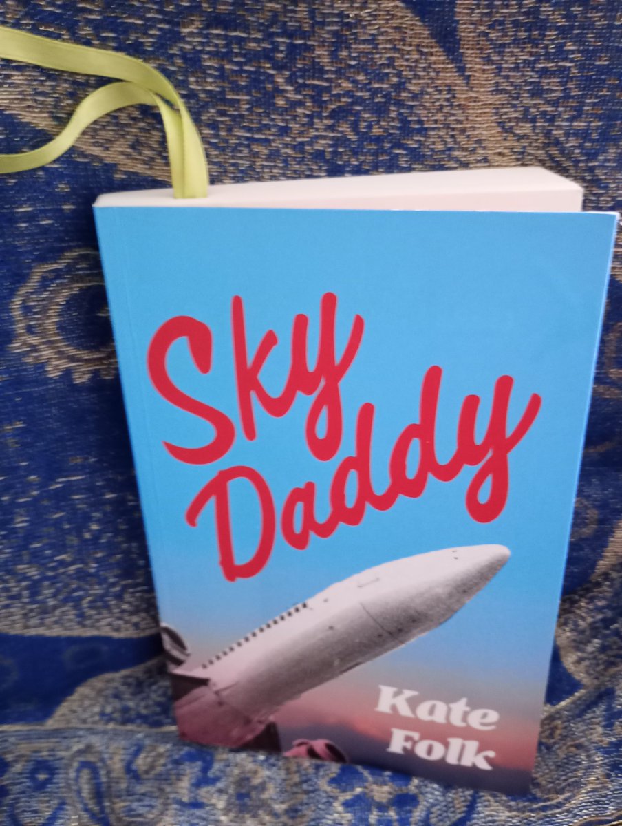 #amreading ✈️
Loved <a href="/katefolk/">Kate Folk</a>'s short story collection #OutThere so #SkyDaddy is a must read. 🛫

🛬Embracing the weirdness and enjoying this bizarre flight of fancy. ✈️
See what I did there ...

<a href="/SceptreBooks/">Sceptre Books</a> 
#BookTwitter
