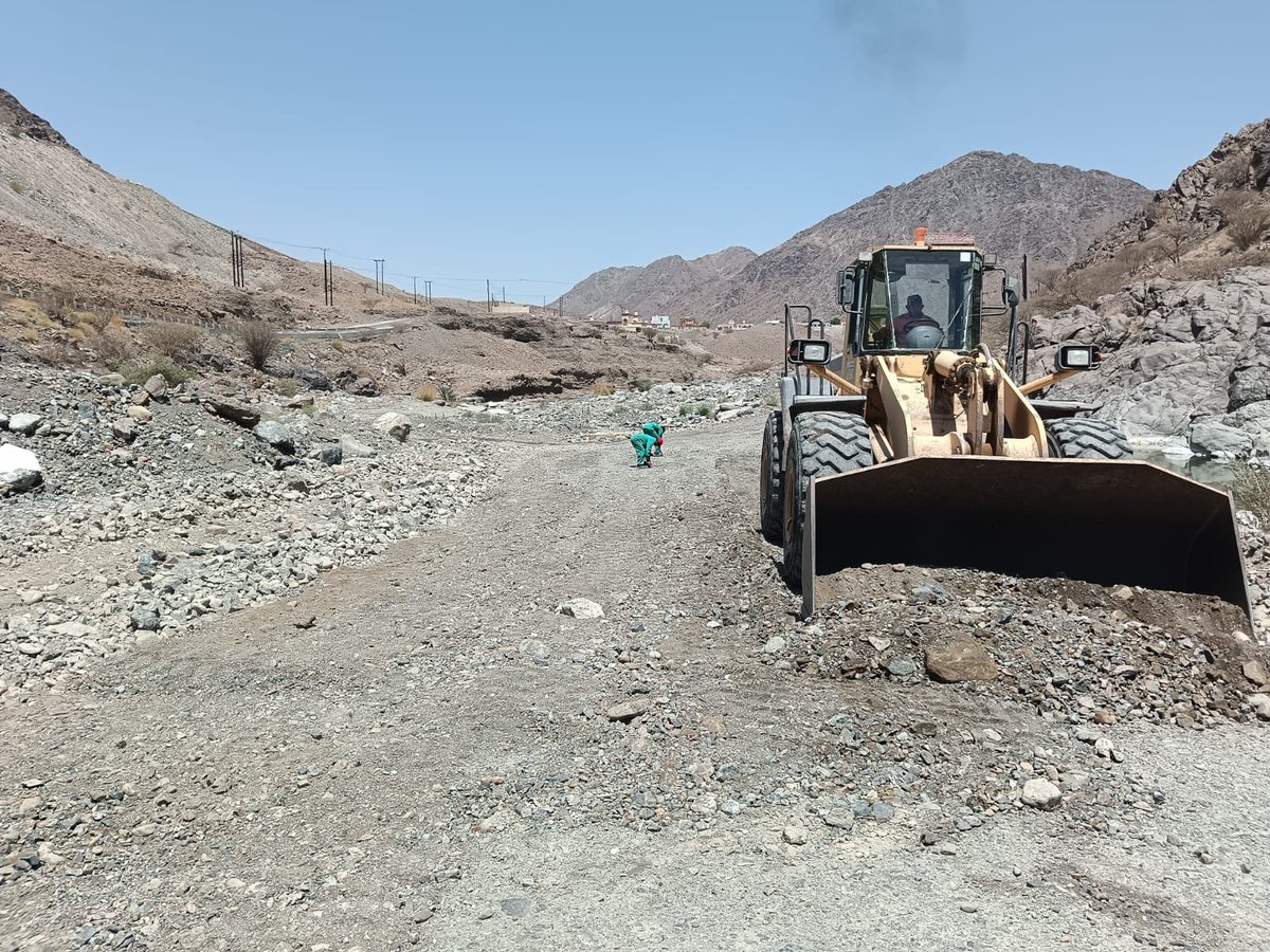 فريق حيل الراسة الثقافي الرياضي (@hailarash_team) on Twitter photo كل الشكر والتقدير إلى <a href="/NB_Municipality/">بلدية شمال الباطنة</a> والشكر موصول أيضا على القائم بأعمال بلدية الخابورة في وادي #الصرمي الفاضل سالم السناني على سرعة استجابتهم بتمهيد طريق الجسر المؤدي إلى المؤسسات الحكومية والمناطق المجاورة مؤقتا حتى يتم تصليحه بشكل مستديم.
<a href="/mshalkindi/">محمد الكندي</a> كل الشكر والتقدير إلى <a href="/NB_Municipality/">بلدية شمال الباطنة</a> والشكر موصول أيضا على القائم بأعمال بلدية الخابورة في وادي #الصرمي الفاضل سالم السناني على سرعة استجابتهم بتمهيد طريق الجسر المؤدي إلى المؤسسات الحكومية والمناطق المجاورة مؤقتا حتى يتم تصليحه بشكل مستديم.
<a href="/mshalkindi/">محمد الكندي</a>