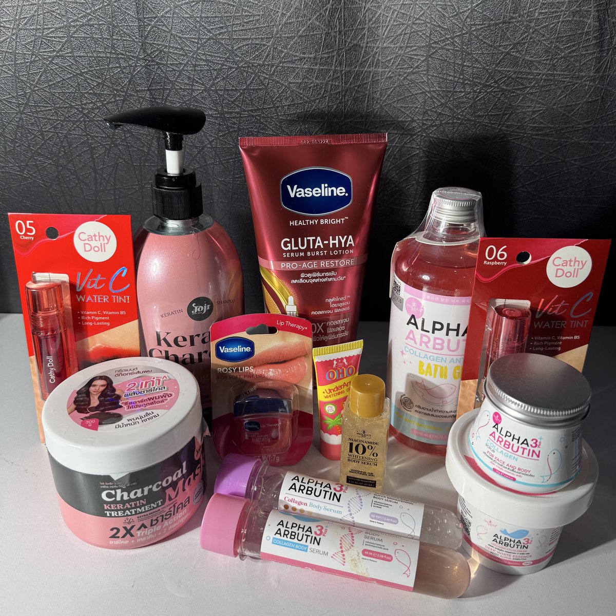 mau sharing... setelah jalan ke thailand pas februari dan udah sebulanan nyoba bodycare thailand akhirnya gue siap meracuni dan mengkomentari, jaah🤭

daftar bodycare thailand yang murce (~idr 20-60k) dan worth untuk kalian miliki😙 jangan lupa disave biar pada tau semurah itu✌🏻