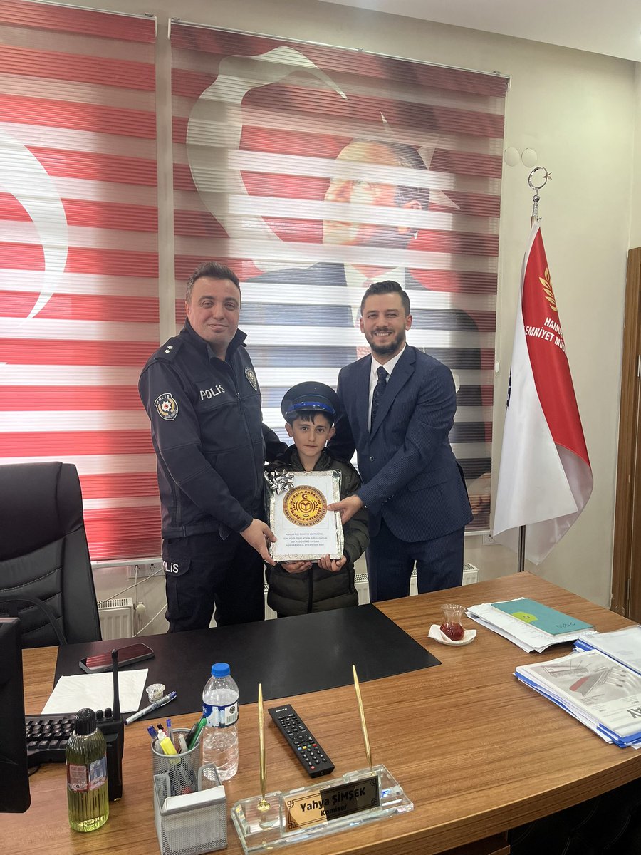 SPYGAIHL's tweet photo. Türk Polis Teşkilatı’nın 180. kuruluş yıldönümü vesilesiyle Hamur İlçe Emniyet Amirliği’ni, öğretmen ve öğrencilerimizle ziyaret ettik.
 Polisimizin yanındayız.
@EmniyetGM 
@AgriValilik 
@HamurKaymakmlik 
@agrimem 
@AgriEmniyet 
@HamurMEM1 https://t.co/C7NsKE8Cuj
