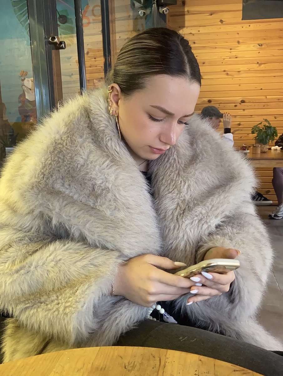 Yakın arkadaşımada ChatGPT ‘nin TAROT baktığını aşıladım , kafasını kaldırmıyor .