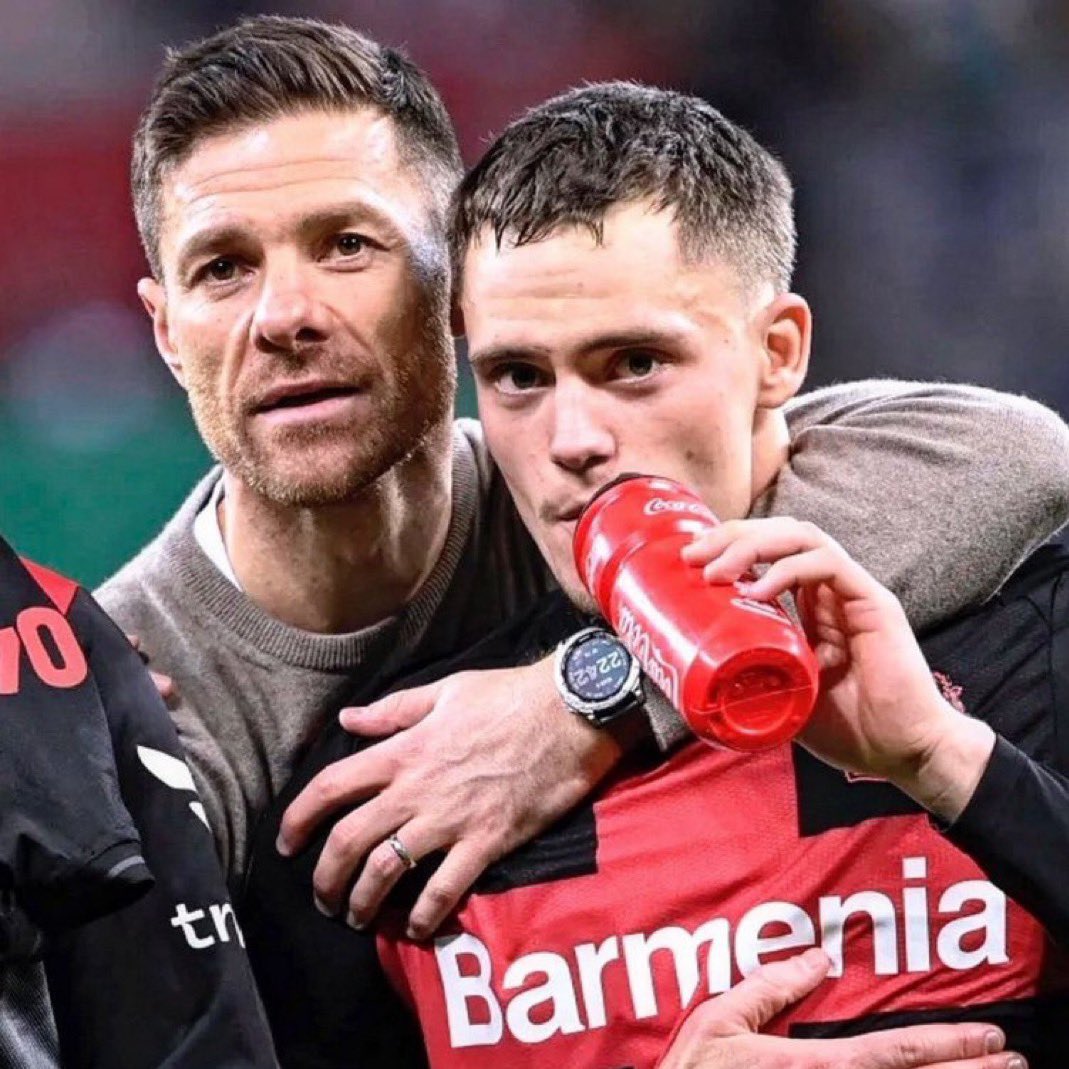 BundesInsider's tweet photo. 🚨 𝐁𝐑𝐄𝐀𝐊𝐈𝐍𝐆 | BAYER LEVERKUSEN E VASCO DA GAMA DEVEM SE ENFRENTAR NO MARACANÃ!

O cruz-maltino recebeu um convite da Bundesliga para realizar um amistoso contra um clube alemão durante a pausa do Brasileirão para o Mundial de Clubes. A abordagem faz parte da estratégia da liga de investir no mercado brasileiro. 💢

O Bayer Leverkusen surge como a opção mais provável, tendo em vista que os werkself devem confirmar em breve a realização da sua pré temporada no Brasil. O Eintracht Frankfurt também está entre as entre as opções sondadas. 🇩🇪🇧🇷

A ideia foi considerada “boa para todas as partes”, inclusive pelo Governo do Estado do Rio de Janeiro, que também está envolvido nas tratativas. As negociações se encontram nos estágios finais e tudo deve ser fechado em breve. 🤝

🗞️ @geglobo (🌕)