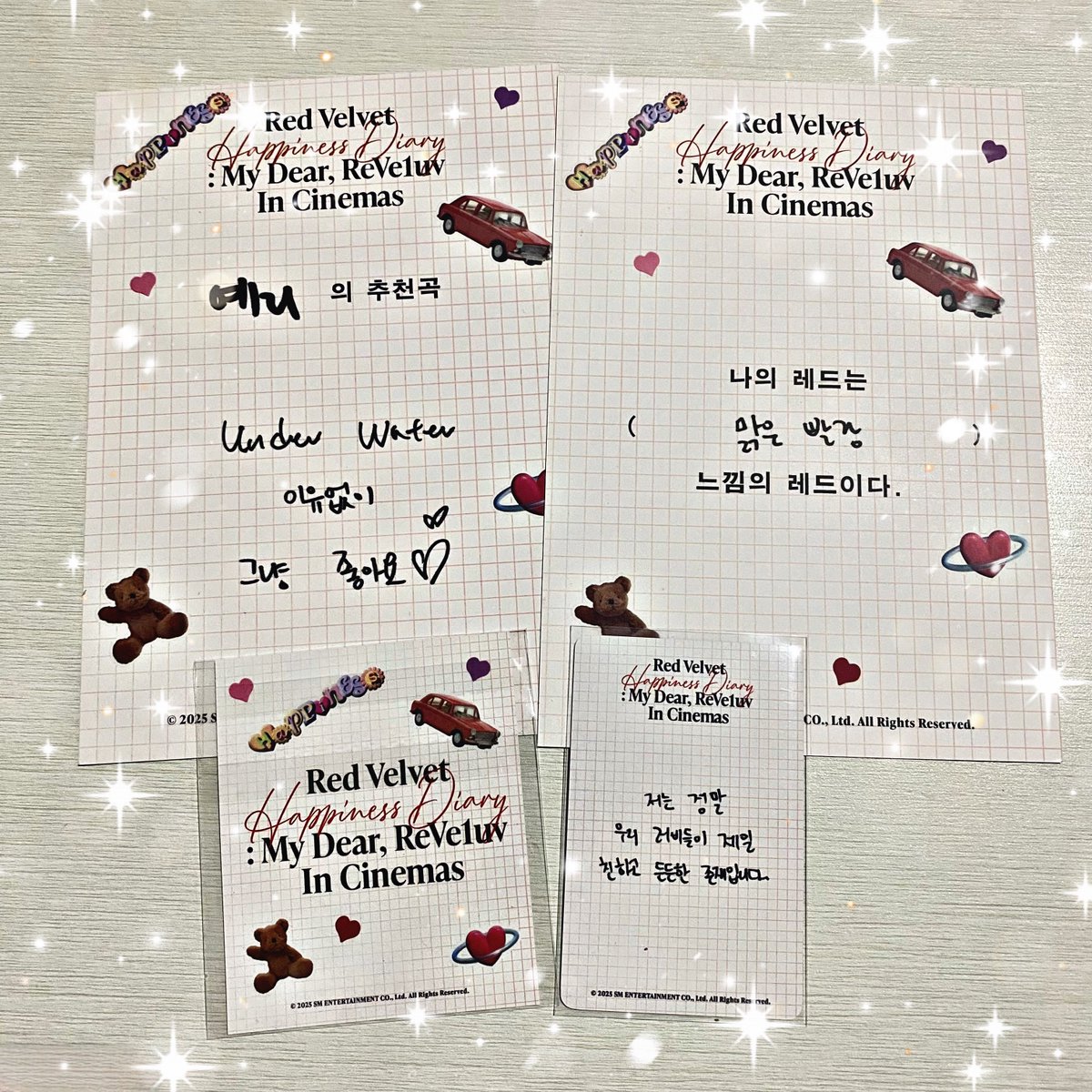 ㅤ
ꨄ red velvet happiness diary: my dear, reve1uv in cinema 𝒑𝒉𝒐𝒕𝒐𝒄𝒂𝒓𝒅, 𝒑𝒐𝒍𝒂𝒓𝒐𝒊𝒅 &amp; 𝒑𝒐𝒔𝒕𝒄𝒂𝒓𝒅 𝒔𝒆𝒕 yeri ver. ♡ ྀ࿐྄ྀ
ㅤ