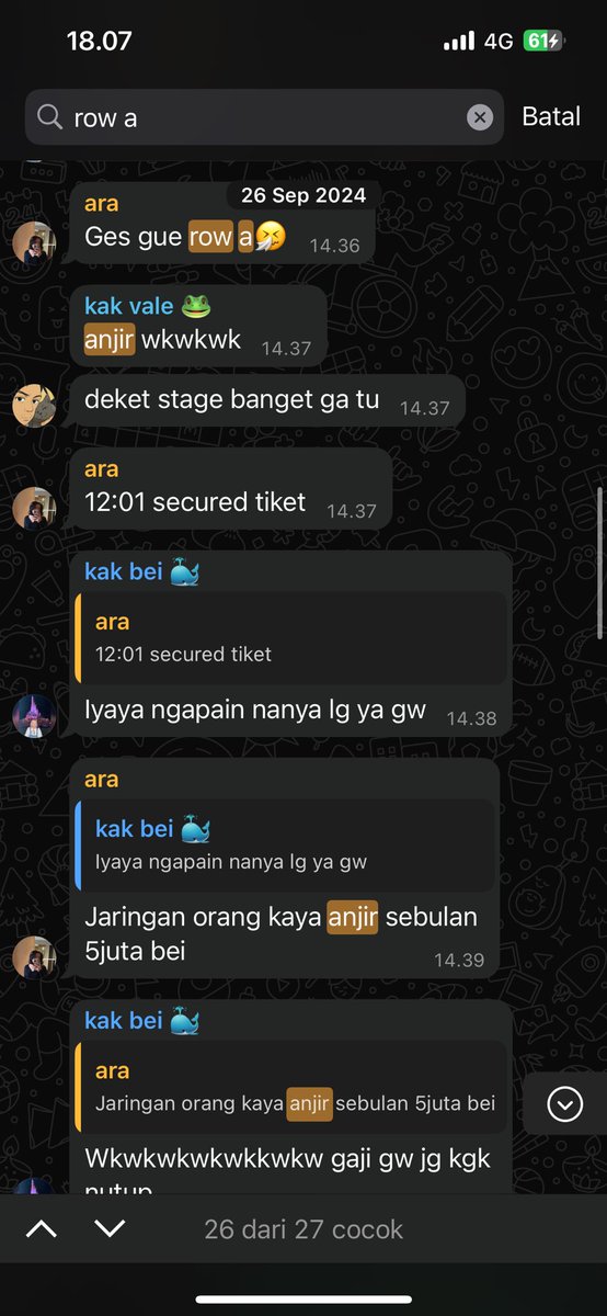 BBOKARIGORENG's tweet photo. 1. Permasalahan tiket konser awal (VIP-C)

tgl 26 sep dia blg di grup dia dpt (VIP-C row A) yg tanya sn/qn brp ga dijwb jwb wkwk.
tgl 31 oct gue penasaran lg dia qn brp makanya gue pc. dia blg row A qn 111

dia blg di war in temennya (ci vonny, ci belle, ci grache) https://t.co/09ADbfFhUC