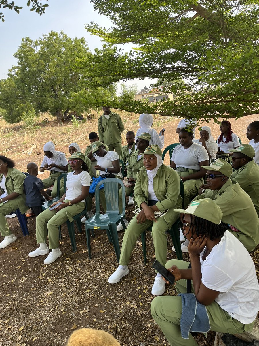 AgroCds7895's tweet photo. The corp members along with the executives went along to check on the farm land in other to know and to examine the soil in preparation of the crops that will be planted. #agroallied #nysc| https://t.co/KNIDsvpRGV