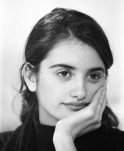 TheCinesthetic's tweet photo. Penelope Cruz, 1993. https://t.co/dPUx4nCOcC