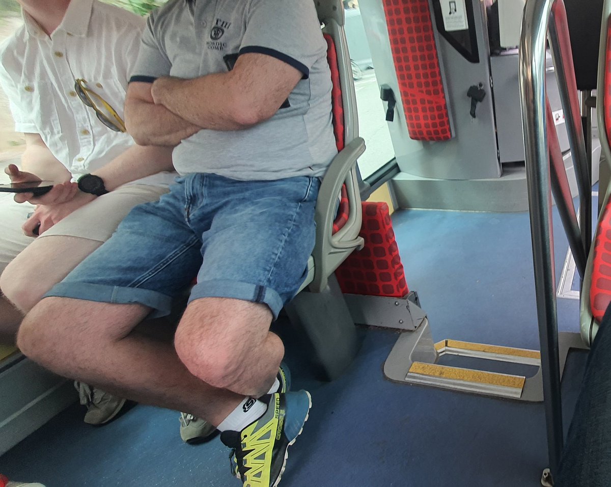 carmemix's tweet photo. Turisme tmb present en buset de barri #bus114 Han descobert noves rutes xBateria/Parc Guell, i veiem que, a casa adalt la muntanya, costa arribar!
@beteve enregistrava ara noticia sobre l'escàndol massificat del #V19 Recordeu aquest també!
Per classificar SOLS 'ús local' al bus! https://t.co/hygciAPm1Y