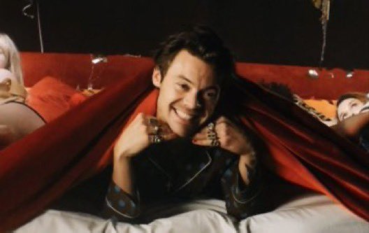 waiting4harrys's tweet photo. it’s a harry thing https://t.co/W00ToenmCk