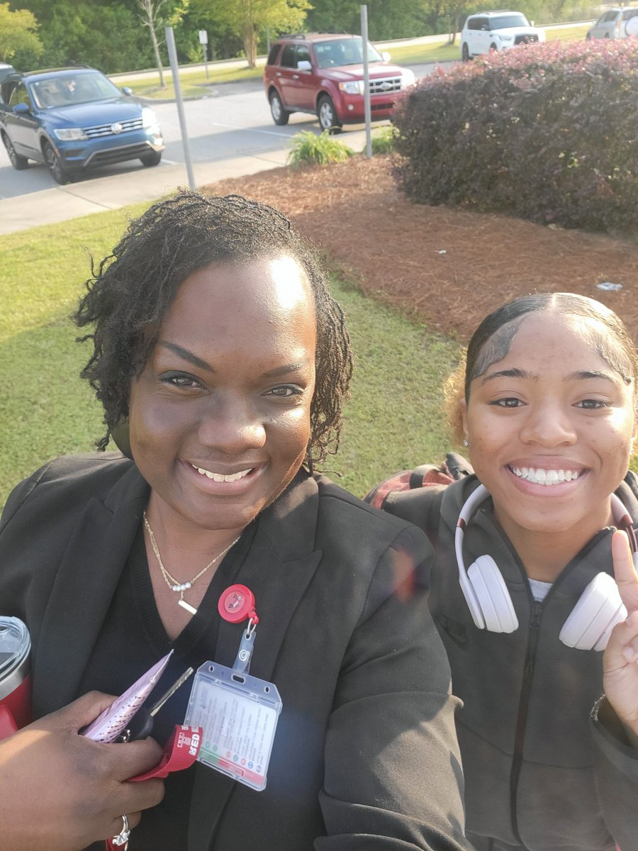 mrskjeter's tweet image. Today is a great day! Jaylen met me in the parking lot this morning! She said, "Mrs. Jeter, guess what!" I took one look at her & knew she got accepted into her dream school, @HowardBison! 🎊🎊
@WHS_Redhawks students SOAR beyond The Castle!
@MrsTNicholson @RichlandTwo @ZooBotLMS