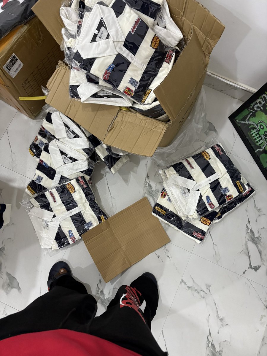 JoelWilfred12's tweet photo. Boxes talking to me crazy rn π§±π¦
#BVCKYVRD https://t.co/TcxyojNgEO