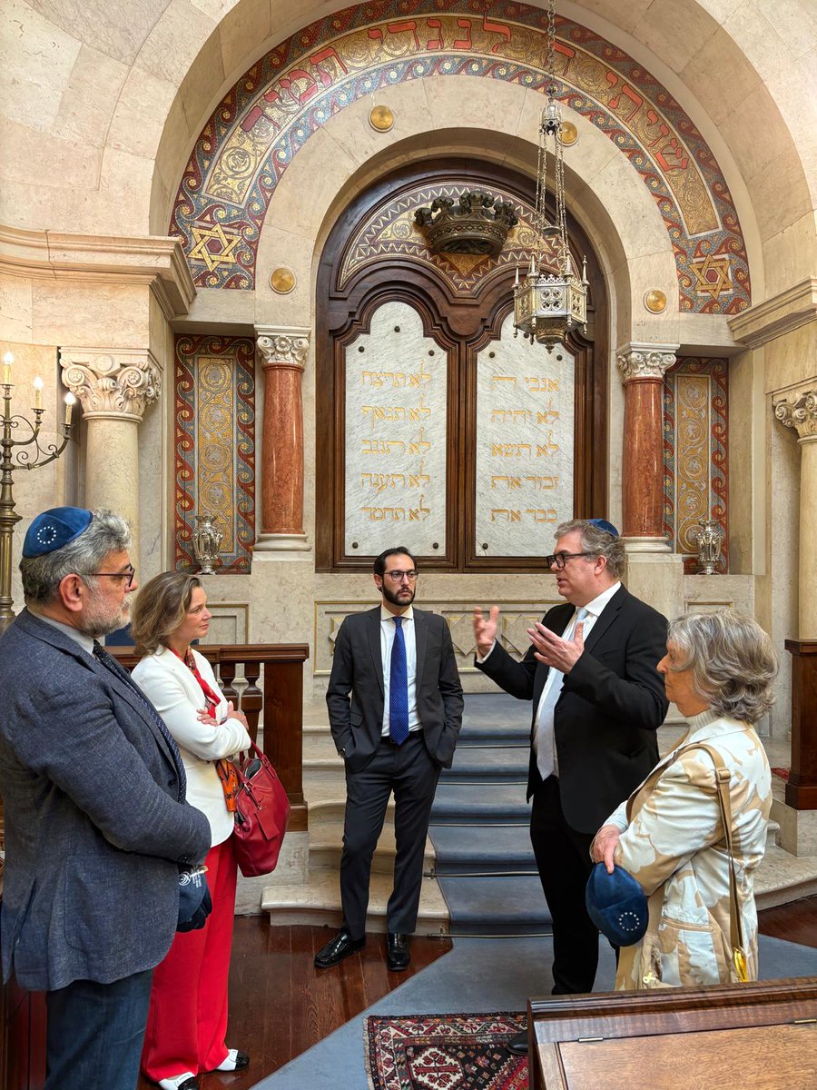 Together w/ <a href="/CILisboa1911/">Comunidade Israelita de Lisboa</a>, <a href="/WorldJewishCong/">World Jewish Congress</a> hosted <a href="/EUAntisemitism/">Katharina von Schnurbein</a> in Lisbon to explore 🇵🇹 Jewish life &amp; meet local orgs and authorities. The appointment of <a href="/joaotgama/">João Taborda da Gama</a> as national coordinator is key progress toward a national plan to fight antisemitism &amp; support Jewish community.
