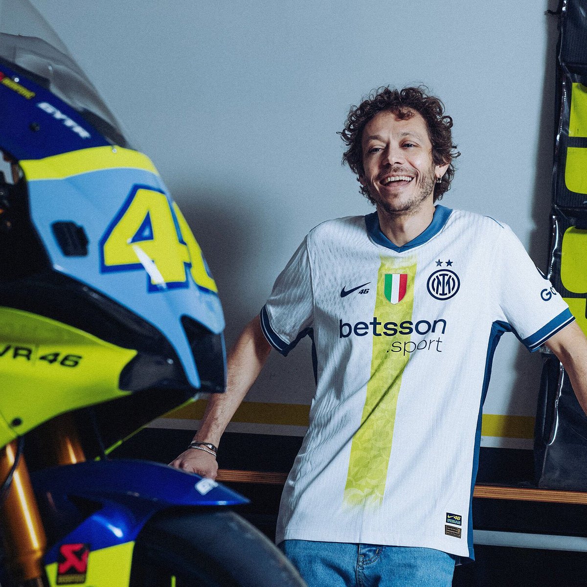 unmagnetism's tweet photo. duh cakep banget ini jersey spesial edisi ultah the doctor
mauuu🥺🥺🥺 https://t.co/I6TIwqUVD0