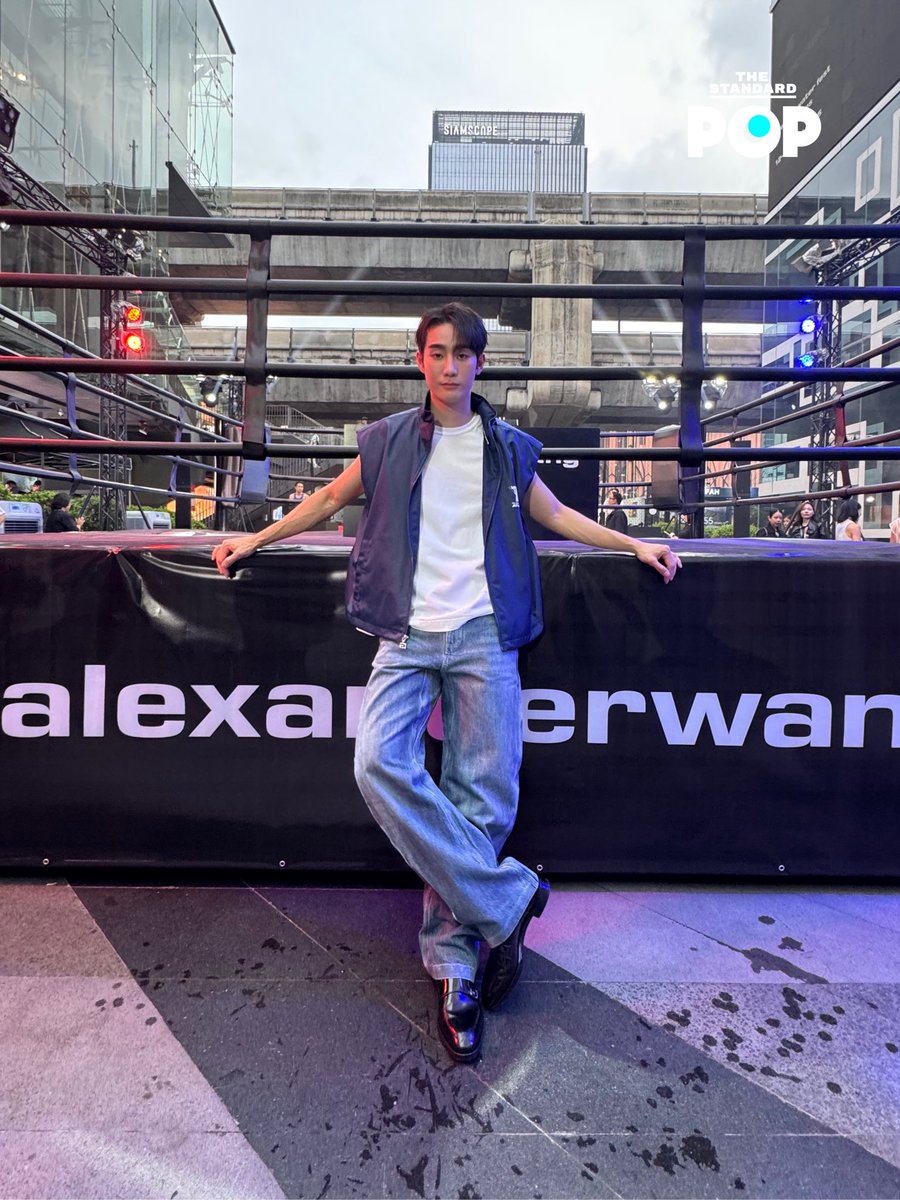 ฟอส จิรัชพงศ์ เดินทางมาที่งานครบรอบ 20 ปีของ Alexander Wang ที่จัดในธีมสงกรานต์หน้าลาน Siam Discovery 

ภาพ: เริ่มต้น เขมะเพ็ชร
.
#alexanderwangbkk
#wangwaterfest
#fforce_
#TheStandardPop
