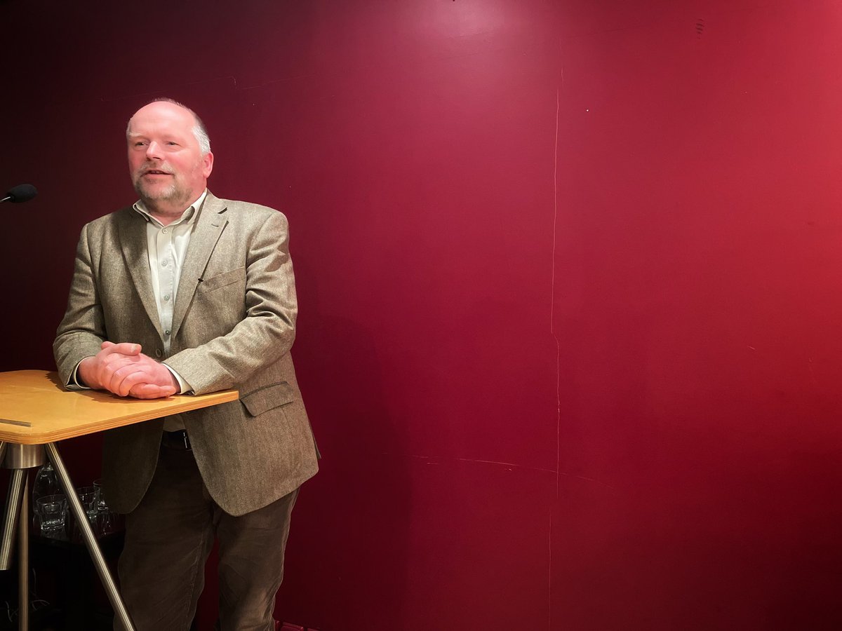 Im Band „Meinung, Pranger, Konsequenzen. Zweiundzwanzig Fälle“ ist von persönlichen Schicksalen, existenziellen Hinrichtungen und verstörenden Biografiebrüchen zu lesen. Michael Beleites ist einer der porträtierten Protagonisten. Die Moderation übernahm der Verleger himself.
