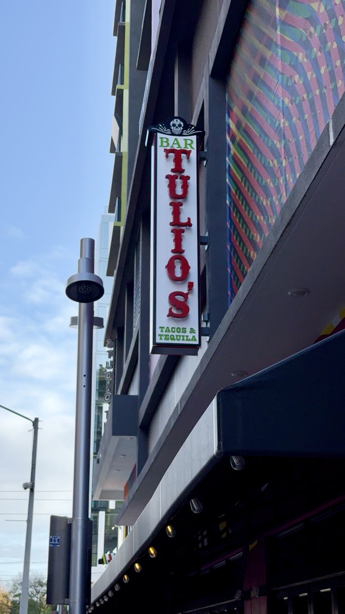 funkmasterMMA's tweet image. I’m doing a pop-up meet and greet at @ bartulios today from 6 PM to 7 PM tonight (April 10th). Come meet me for a flick and try my new @funkharborrum!
•
#FunkHarbor #UFC314