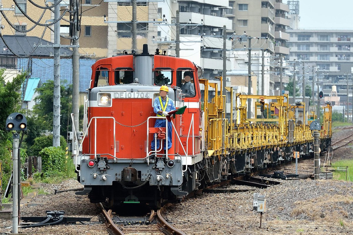 さよなら #DE10 1704 惜別３
地元、越中島貨物線や新金線中心に撮り溜めた写真を惜別に。
①新小岩〜小名木川駅までは高架と築堤を走り、下町に轟音を響かせる
②タワーマンションを横目に
③小名木川〜越中島貨物駅までは入換扱い