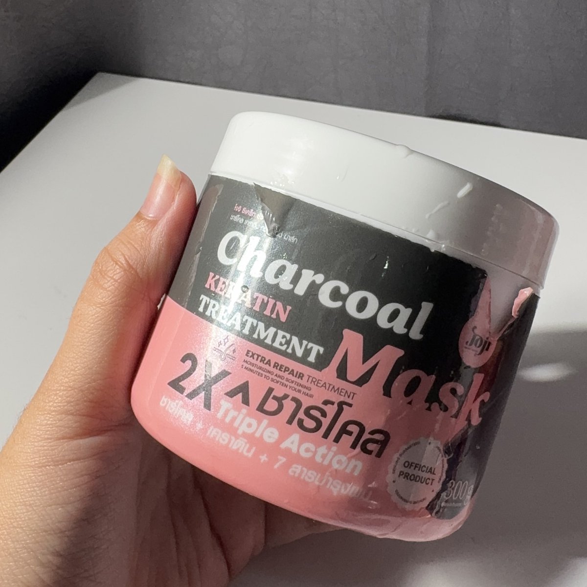 glowskinsoon's tweet photo. shampoo dan masker rambut Joji charcoal. satu kata : CAKEP.

kombinasi yahut untuk rambut gampang lepek. rambut jadi lembut, ga berat di rambut low porosity, dibilas satset licin, wanginya ga lebay. instant result! lo pake sekali bakal nagih sama halusnya✌🏻

harga ~60rb/each, MURAH KARNA ISINYA GENTONG ANJIR 620 ML & 300GR