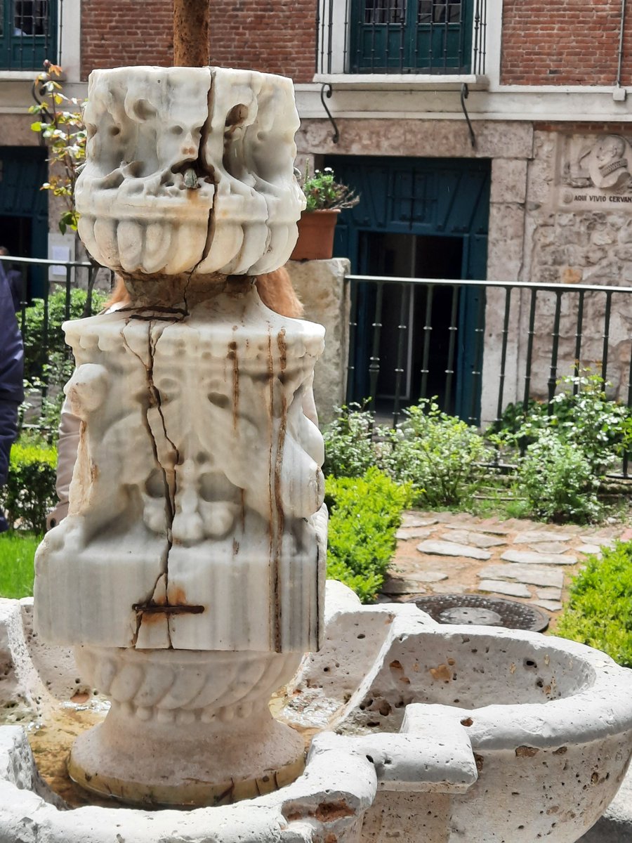 ipcepatrimonio's tweet photo. #IPCErestaura | El jardín del Museo Casa Cervantes vuelve a escuchar el rumor del agua. Restauramos su fuente y el grupo escultórico renacentista, ahora conservado en interior. En su lugar, luce una réplica en mármol realizada con tecnología robótica. https://t.co/IrLtrSMTpA