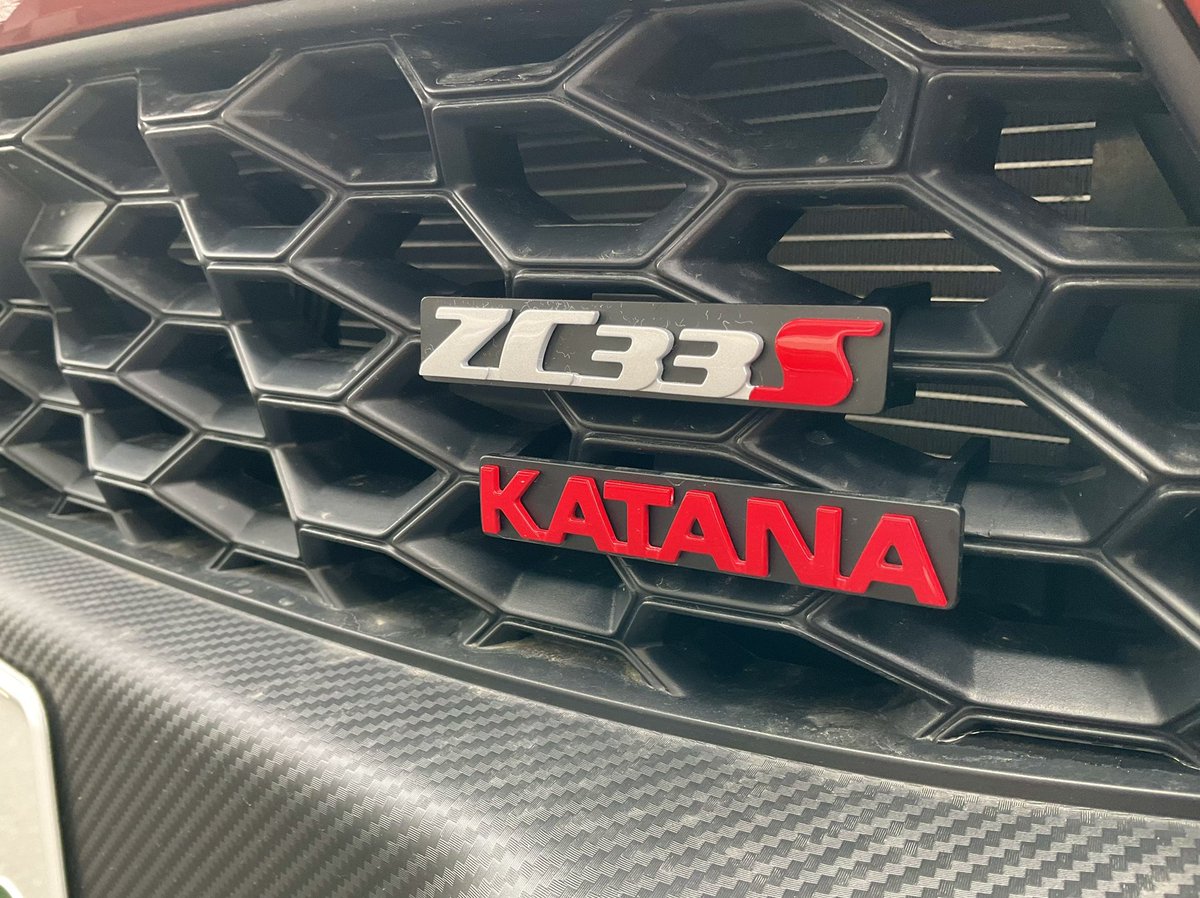 AutopartsKylyn's tweet photo. フロントグリルエンブレム　追加
#zc33s #swiftsport #スイフトスポーツ https://t.co/8etBxwjDmO