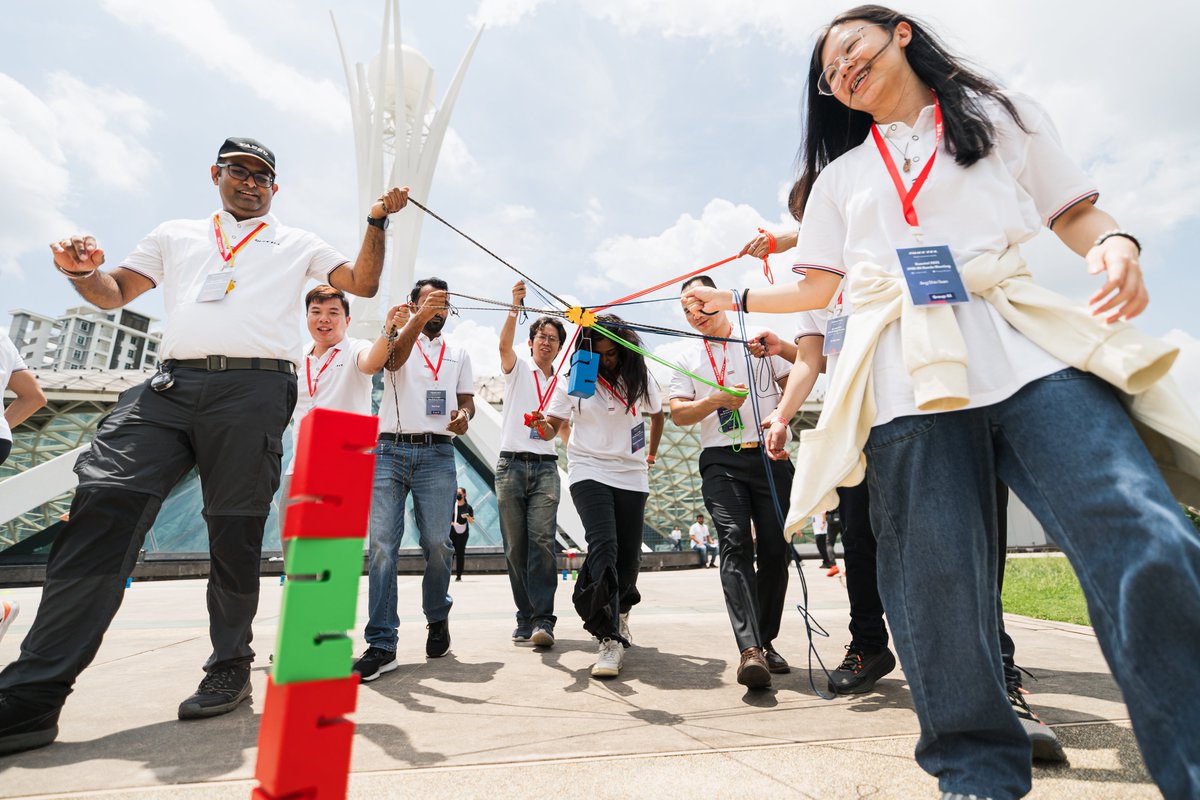 Quectel_IoT's tweet image. The Quectel APAC team recently gathered in Penang, Malaysia, for a memorable event with over 200 colleagues from across the region.
It was a great chance to celebrate our achievements, align on future goals, and strengthen the collaboration behind our success.
#TeamQuectel