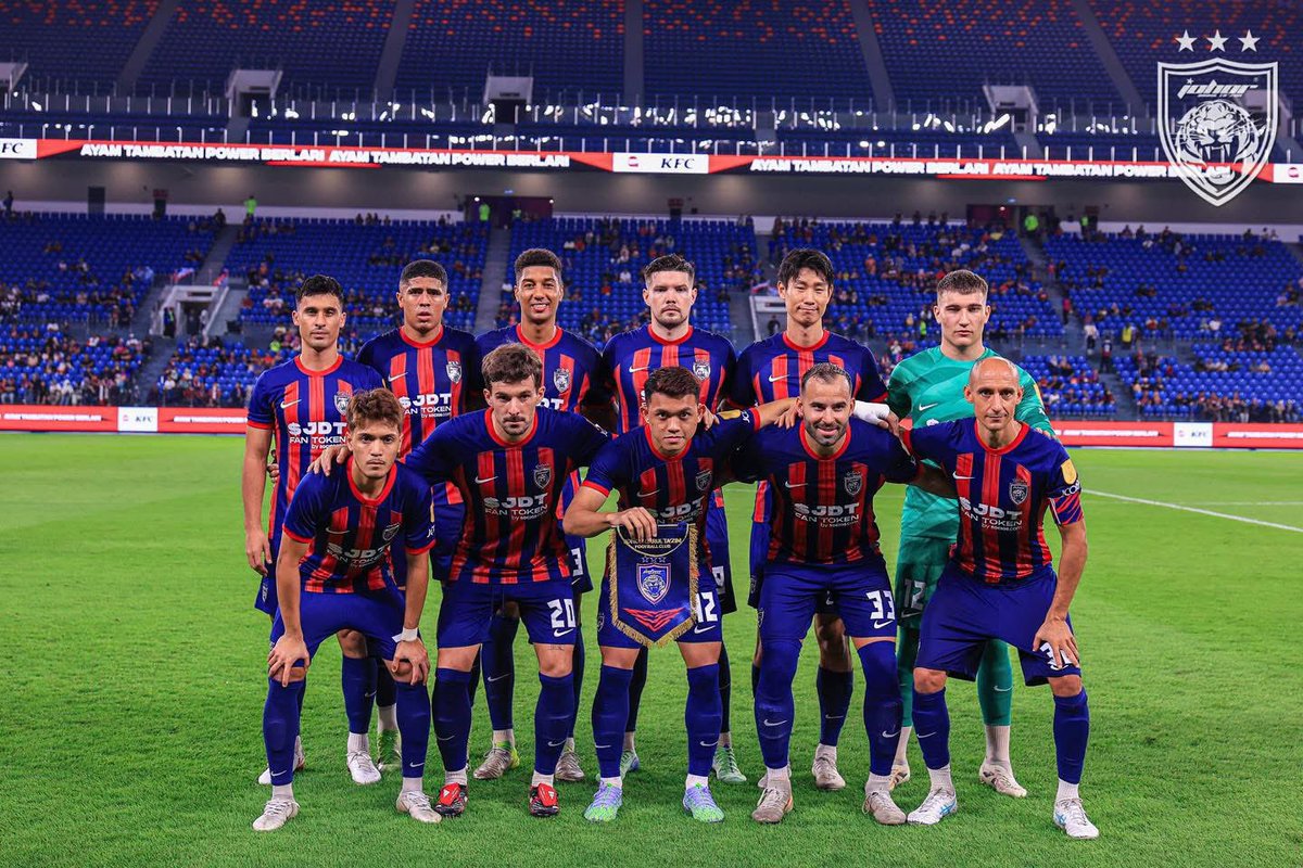 OfficialJohor's tweet image. Our home. Our boys 🔴🔵

More photos at facebook.com/share/1DhDjZey…

#JDTvKDN
#LigaSuper
#WhatCanYouDo
#TheTMJeffect
#LuaskanKuasamuJohor
#JDTforAll