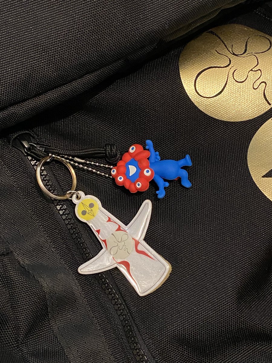 EmbroideryHana's tweet photo. やばいガチャみつけて3回やったらポーチかぶった！疲れてたから帰ってきちゃったけどありったけやればよかった〜！
リュックの万博コーナーに仲間入りさせたい〜！！ https://t.co/lMjkHtbtOs