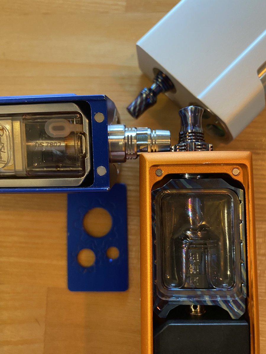 CTHRAG_YASKA's tweet photo. 今使っているのは、#Stubby と #SunBox (二代目) と #VandyVape (kylinじゃない方) かなぁ………
それにしても、#kylin はなぜ売れなかったのだろう?良いAIOだと思うのだが………コイルの焼き入れ、面倒だけど。
#AIOの日 https://t.co/wJAFb5A4EE