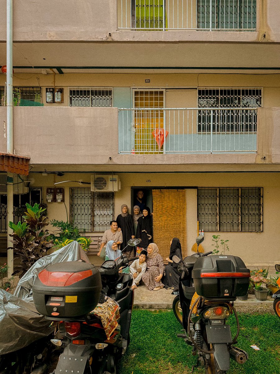 udeyismail's tweet photo. Tak semua gambar perlu nampak sempurna.
Kadang-kadang, yang tak cukup itulah yang penuh dengan cerita.
Bukan semua kekurangan tu sedih.
Ada yang jadi kenangan paling hangat dalam hidup.

Tak semua gambar perlu cantik.
Kadang yang tak sempurna tu lah paling jujur.
.

#shotoniphone https://t.co/yxo04ocr1V