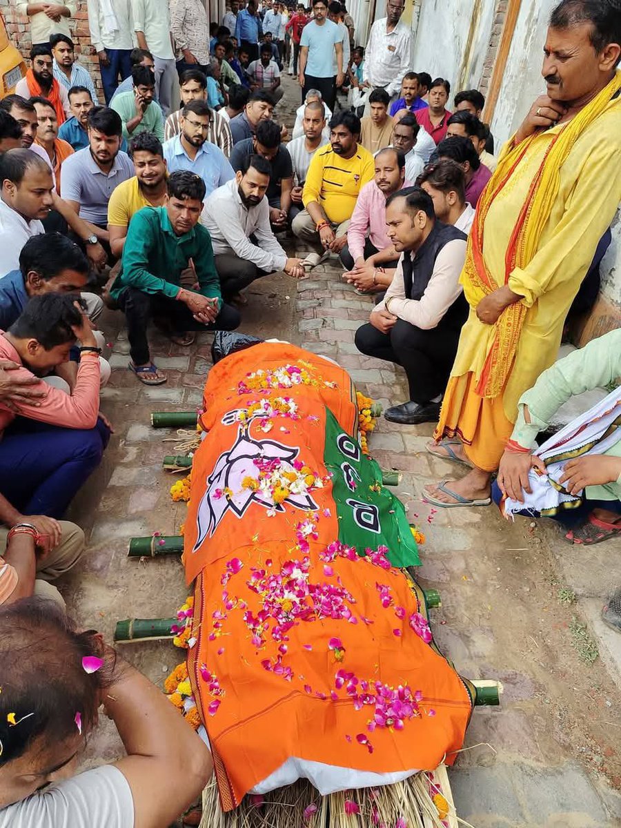 विनम्र श्रद्धांजलि 🙏🏻😭🙏🏻
सिधौली निवासी लाला बुलेट निगम जी के आकस्मिक निधन की सूचना प्राप्त हुई।
ईश्वर दिवंगत पुण्यात्मा को अपने श्रीचरणों में स्थान दें व परिजनों को इस गहन दुख को सहन करने की शक्ति प्रदान करें।
ॐ शांति शांति.!!