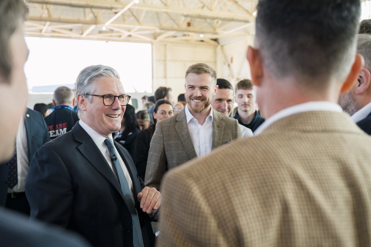 Keir_Starmer's tweet photo. As part of our Plan for Change, Doncaster Sheffield Airport will re-open: turbocharging economic growth and putting money back in the pockets of working people across communities like Doncaster, Sheffield, Rotherham and Barnsley. https://t.co/NIqQyP1nsK