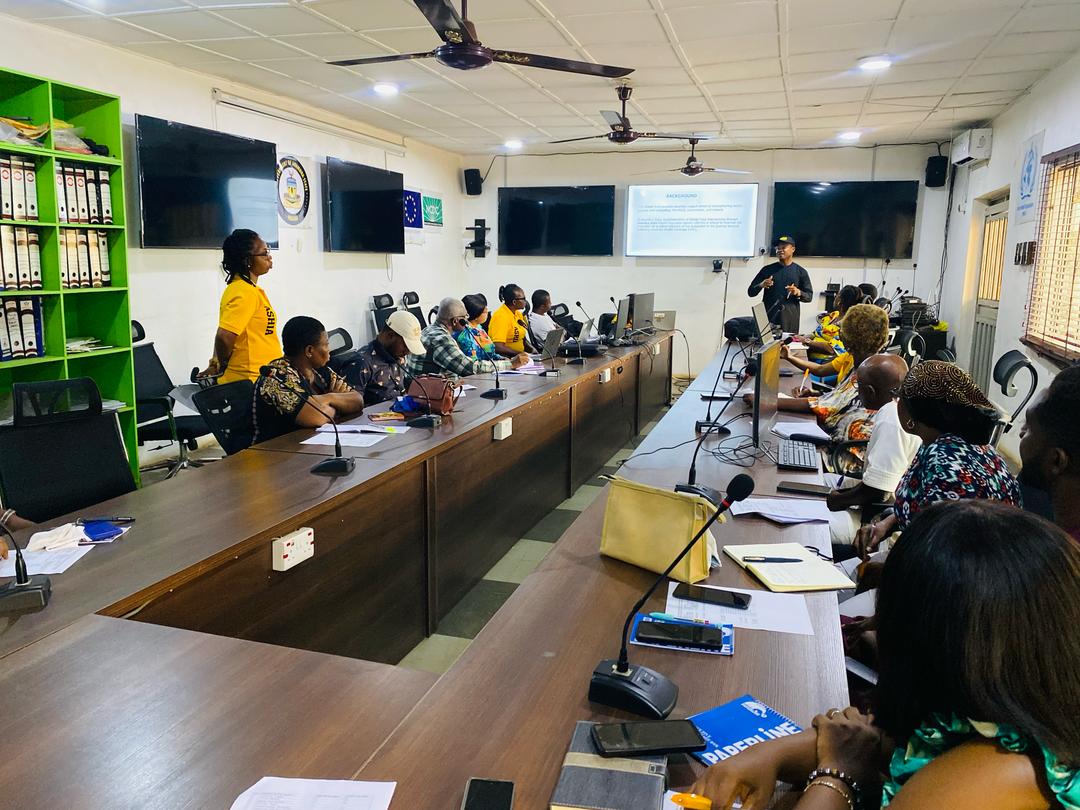 ASHIAANAMBRA's tweet photo. Free health insurance for persons living with HIV & TB in Anambra State!
ASHIA, with support from Global Fund, is working to ensure stigma-free, transparent, & convenient enrollment. Stakeholders met to strategize effective implementation. #ASHIA #HealthForAll #Anambra https://t.co/RzcTTRAEzS